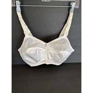 Vintage Sculptress 32E White Lace and Satin  Soft Cup Bra Style 1725 Venus